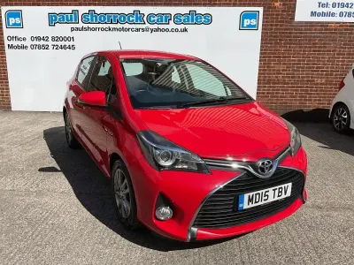 Używany Toyota Yaris 69 KM (50 kW) 2015 Czerwony Hatchback
