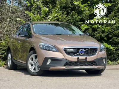 Used Volvo V40 SE 2016 Beige Hatchback