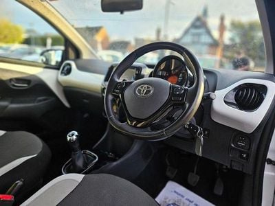 Used Toyota Aygo x-press 68 HP (50 kW) 2018 White Hatchback