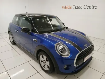 Usado Mini Cooper Classic 136 HP (100 kW) 2020 Azul Citadino
