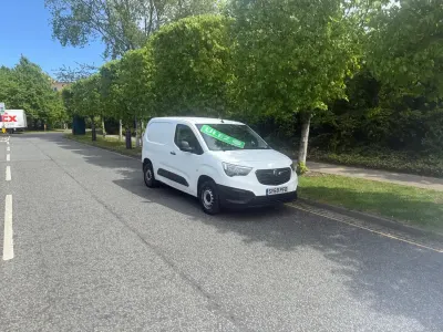 Used Vauxhall Combo Edition 100 HP (73 kW) 2019 White MPV