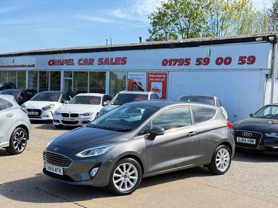 Usado Ford Fiesta Titanium 125 HP (91 kW) 2018 Cinzento Citadino