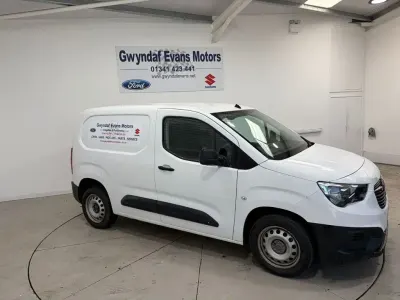 Used Vauxhall Combo 100 HP (73 kW) 2021 White MPV