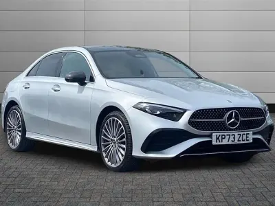 Begagnad Mercedes A250 AMG Line Premium Plus 218 HK (160 kW) 2023 Silver Sedan