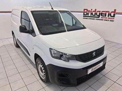Second-hand Peugeot Partner Premium 131 CP (96 kW) 2023 Alb Monovolum