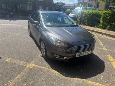 Used Ford Focus Titanium 125 HP (91 kW) 2016 Grey Hatchback