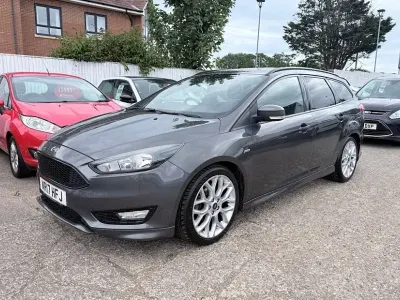 Used Ford Focus ST-Line 120 HP (88 kW) 2017 Grey Estate