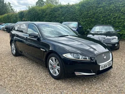 Usado Jaguar XF Sportbrake Luxury 200 HP (147 kW) 2014 Preto Carrinha