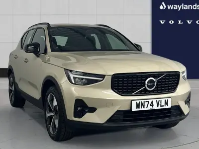 Used Volvo XC40 Plus 161 HP (118 kW) 2024 Gold SUV