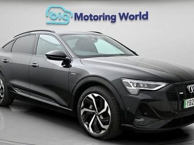 Begagnad Audi e-tron Sportback Black Edition 300 kW (408 HK) 2022 Svart SUV