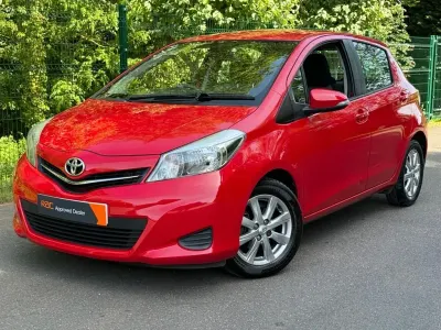 Used Toyota Yaris Multidrive S 101 HP (74 kW) 2013 Red Hatchback