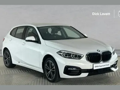 Używany BMW 118 Sport Line 134 KM (98 kW) 2022 Biały Hatchback