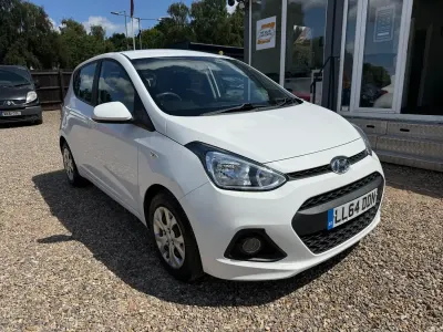 Used Hyundai i10 SE 67 HP (49 kW) 2014 White Hatchback
