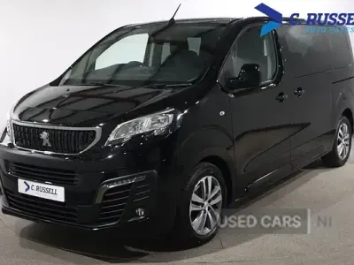 Używany Peugeot Traveller Active 2023 Czarny Minivan