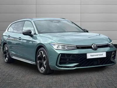 Used VW Passat R-line 150 HP (110 kW) 2025 Mariposit green Estate