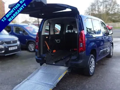 Used Citroën Berlingo Feel 101 HP (74 kW) 2019 Blue MPV