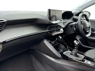 Used Peugeot 208 Allure 99 HP (72 kW) 2024 Yellow Hatchback