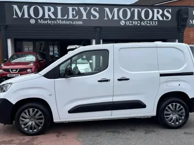 Used Peugeot Partner Premium 131 HP (96 kW) 2022 White MPV