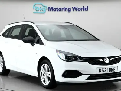 Used Vauxhall Astra Business Edition 122 HP (89 kW) 2021 White Estate