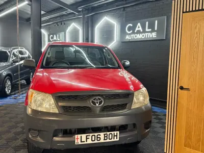 Used Toyota HiLux 102 HP (75 kW) 2006 Red Pickup