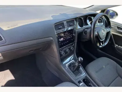 Used VW Golf VII SE 128 HP (94 kW) 2018 Blue Hatchback