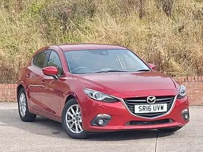 Used Mazda 3 120 HP (88 kW) 2016 Red Hatchback