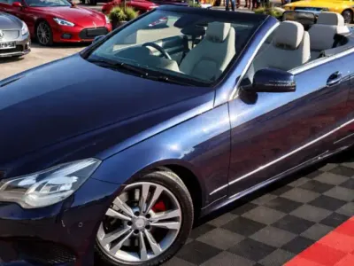 Usado Mercedes E220 SE 2014 Azul Cabrios