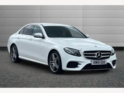 Gebraucht Mercedes E220 AMG line 194 PS (142 kW) 2019 Weiß Limousine