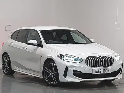 Usado BMW 118 M Sport 136 HP (100 kW) 2021 Branco Citadino