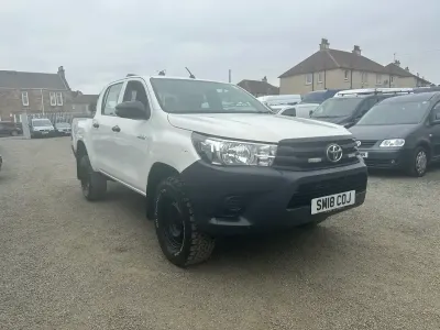 Used Toyota HiLux Active 150 HP (110 kW) 2018 White Pickup