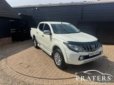 Usado Mitsubishi L200 Warrior 178 HP (130 kW) 2017 Branco Pickup