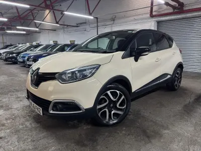 Used Renault Captur Dynamique 90 HP (66 kW) 2016 Cream/black SUV
