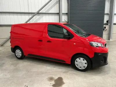 Used Peugeot Expert S 100 HP (73 kW) 2019 Red Van