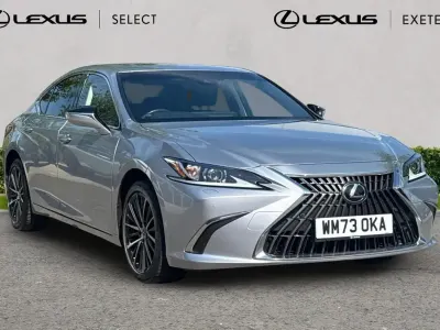 Begagnad Lexus ES300H 214 HK (157 kW) 2023 Silver Sedan