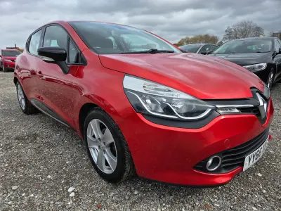 Used Renault Clio Dynamique 90 HP (66 kW) 2016 Red Hatchback