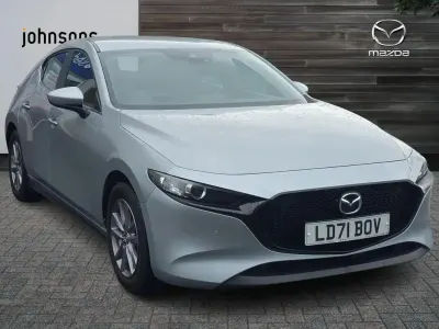 Begagnad Mazda 3 120 HK (88 kW) 2022 Silver Halvkombi