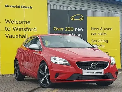 Gebraucht Volvo V40 R-Design 120 PS (88 kW) 2017 Rot Kleinwagen
