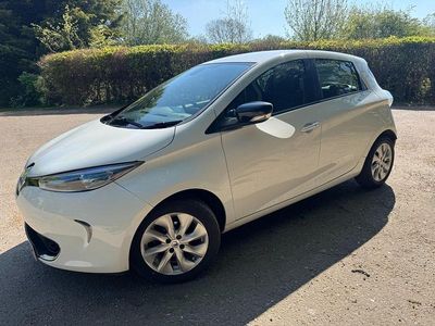 Used Renault Zoe Dynamique 64 kW (88 HP) 2016 White Hatchback