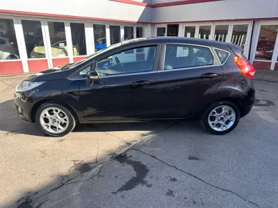 Usado Ford Fiesta Zetec 86 CV (63 kW) 2012 Negro Utilitario