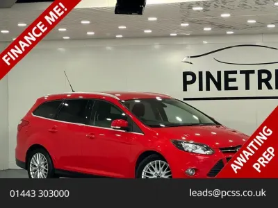 Used Ford Focus Zetec 125 HP (91 kW) 2013 Red Estate
