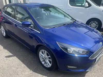 Used Ford Focus Zetec 125 HP (91 kW) 2015 Blue Hatchback