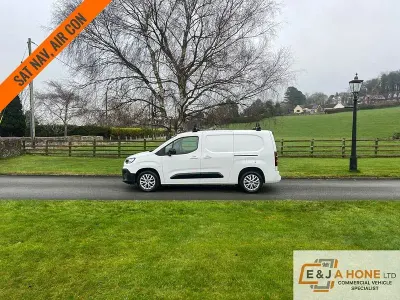 Used Fiat Doblò 100 HP (73 kW) 2024 White MPV