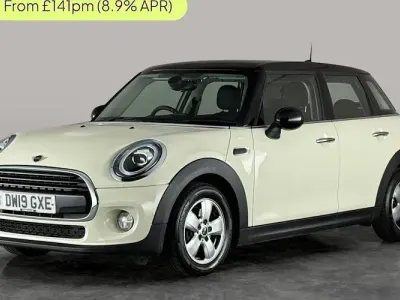 Używany Mini Cooper Classic 136 KM (100 kW) 2019 Biały Hatchback