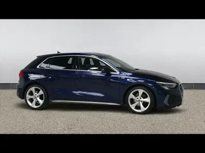 Usado Audi A3 Comfort 110 HP (80 kW) 2022 Azul Sedan