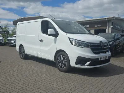 Usado Renault Trafic 150 HP (110 kW) 2025 Branco Monovolume