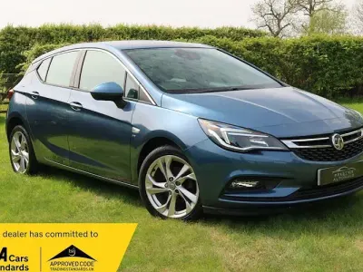 Używany Vauxhall Astra SRi 101 KM (74 kW) 2017 Niebieski Hatchback