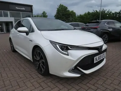 Used Toyota Corolla 180 HP (132 kW) 2019 White Hatchback