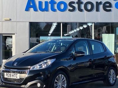 Used Peugeot 208 Signature Sky 82 HP (60 kW) 2019 Hatchback