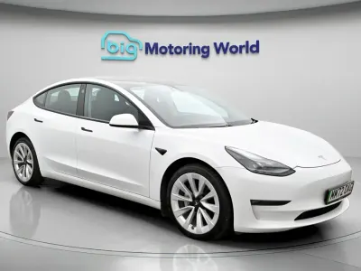Używany Tesla Model 3 Long Range AWD 366 kW (498 KM) 2022 Biały Sedan/Limuzyna