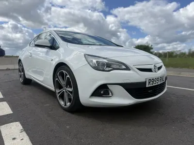 Second-hand Vauxhall Astra GTC Edition 2016 Alb Coupe